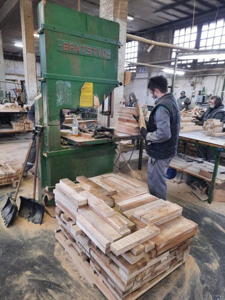 Prerada robe na širokotračnoj pili